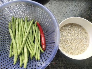 银鱼干炒四季豆的做法步骤：1