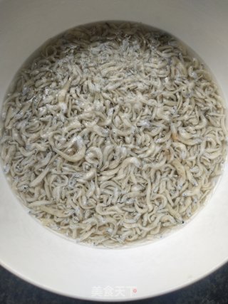 银鱼干炒四季豆的做法步骤：2