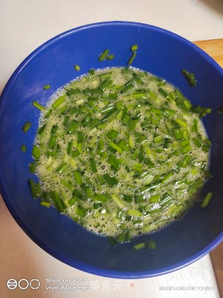 鸡蛋煎韭菜的做法步骤：1