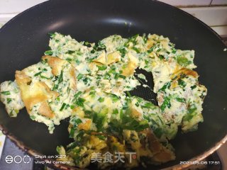 鸡蛋煎韭菜的做法步骤：3