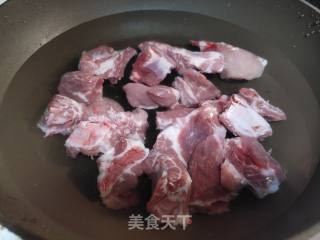 排骨蒸芋头的做法步骤：1
