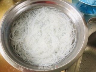 简易蒜蓉粉丝蒸扇贝的做法步骤：4