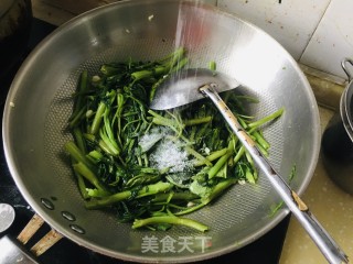 蒜蓉空心菜的做法步骤：3