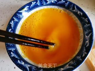 小葱花煎蛋的做法步骤：3