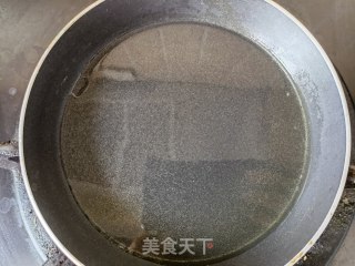 蒜蓉辣椒炒鸡蛋的做法步骤：2