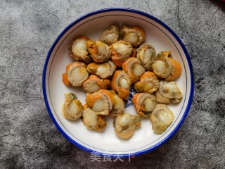 蒜蓉辣椒炒扇贝的做法步骤：1