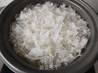 百合银耳羹的做法步骤：5