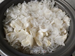 百合银耳羹的做法步骤：6