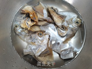 玉鲳鲞烧冬瓜的做法步骤：1