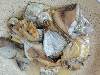 玉鲳鲞烧冬瓜的做法步骤：3