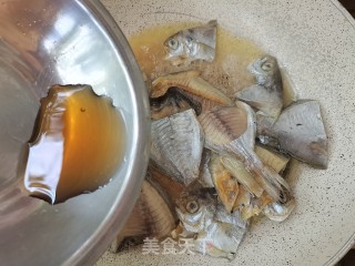玉鲳鲞烧冬瓜的做法步骤：4