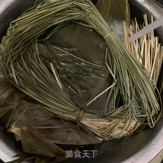 鲍鱼蛋黄肉粽的做法步骤：8