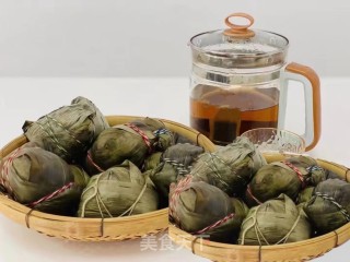鲍鱼蛋黄肉粽的做法步骤：16
