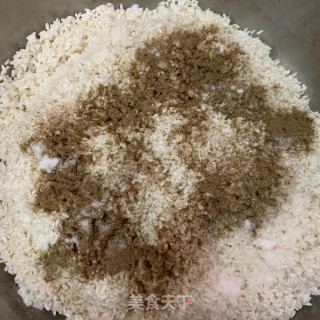 板栗蛋黄肉粽的做法步骤：8
