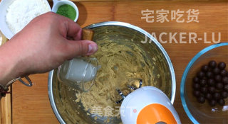麦丽素抹茶软曲奇，奇妙的口感，好像变得加倍好吃了起来。的做法步骤：9