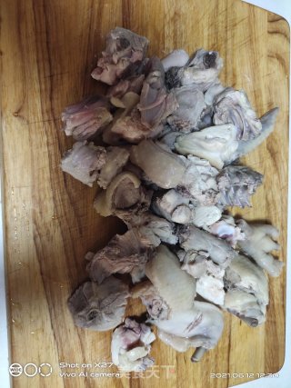 红烧鸡肉豆腐盖烧饭的做法步骤：2