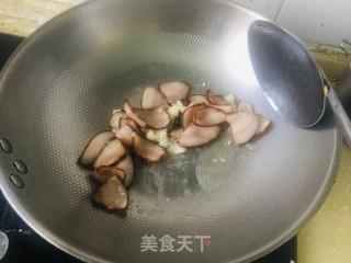 青椒炒腊肉的做法步骤：1