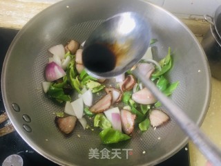 青椒炒腊肉的做法步骤：5