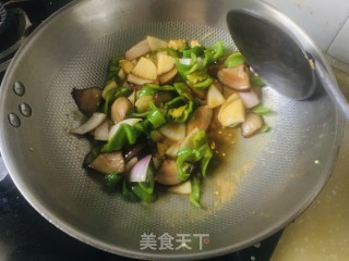 青椒炒腊肉的做法步骤：6