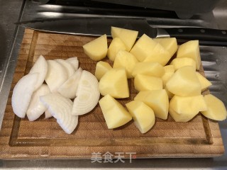 奶油三文鱼汤的做法步骤：2