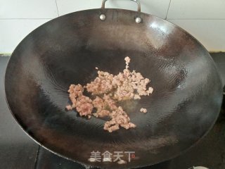 老干妈肉末青椒的做法步骤：3