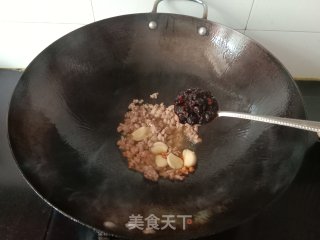 老干妈肉末青椒的做法步骤：4
