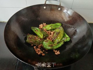 老干妈肉末青椒的做法步骤：5