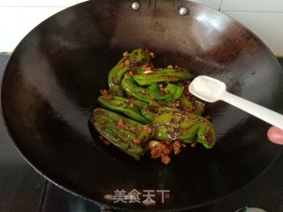 老干妈肉末青椒的做法步骤：6