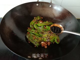 老干妈肉末青椒的做法步骤：7
