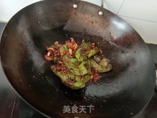 老干妈肉末青椒的做法步骤：9
