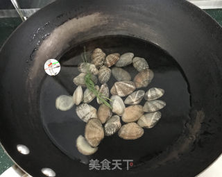 蛤蜊丝瓜汤的做法步骤：4