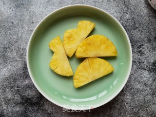 菠萝多多的做法步骤：1