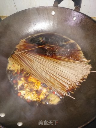 荷包蛋焖黑荞麦面的做法步骤：8