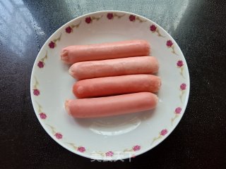 孜然脆皮肠的做法步骤：1