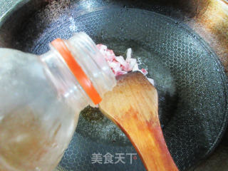 五花肉炒胡萝卜的做法步骤：5