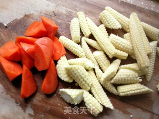 玉米笋炖排骨的做法步骤：5