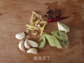 五花肉焖面的做法步骤：3