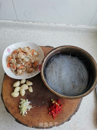 清蒸扇贝粉丝的做法步骤：1
