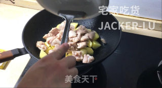 家常土豆咖喱鸡，简单又美味，小白也能做的经典美食。的做法步骤：5
