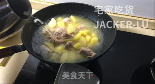 家常土豆咖喱鸡，简单又美味，小白也能做的经典美食。的做法步骤：6