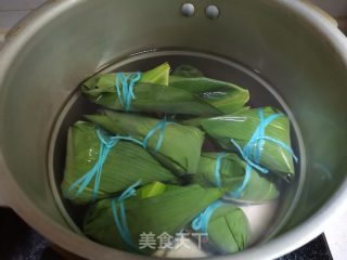 碱水糖粽的做法步骤：10