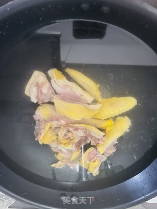 鲍鱼花胶鸡汤的做法步骤：3