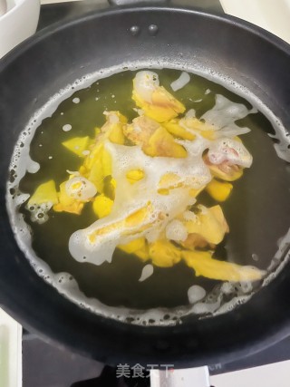 鲍鱼花胶鸡汤的做法步骤：4