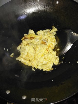 比肉好吃的豆芽炒鸡蛋的做法步骤：1