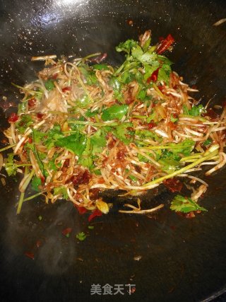 比肉好吃的豆芽炒鸡蛋的做法步骤：5