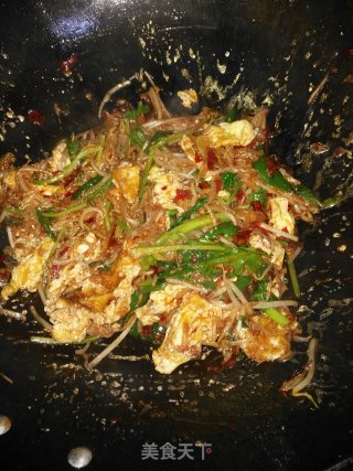 比肉好吃的豆芽炒鸡蛋的做法步骤：6
