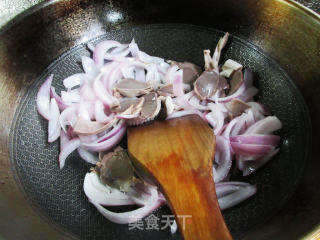 鹅胗炒洋葱的做法步骤：5