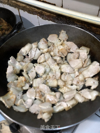 青椒回锅肉的做法步骤：2
