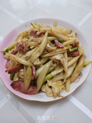 芦笋炒鸡蛋的做法步骤：7