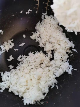 腊肠炒饭的做法步骤：3